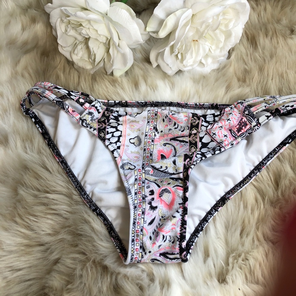 Women’s Printed Bikini Bottom - Pink Paisley